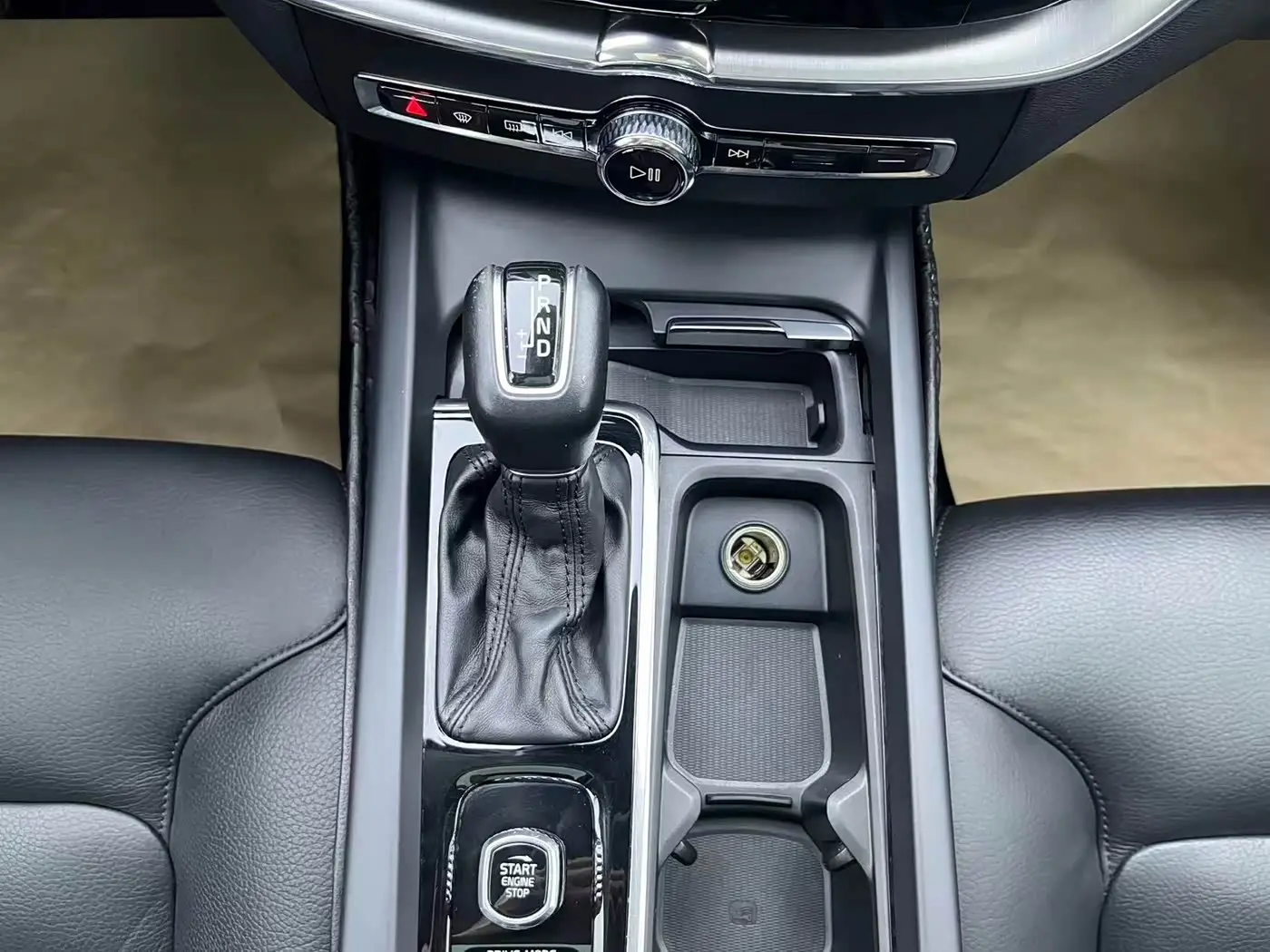 Volvo XC60 2018 — Фото 13/20