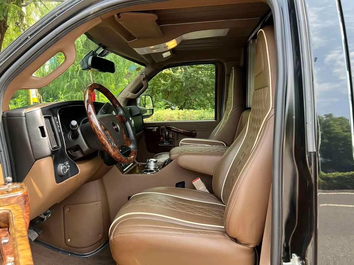 GMC Savana 2018 — Photo 8/20