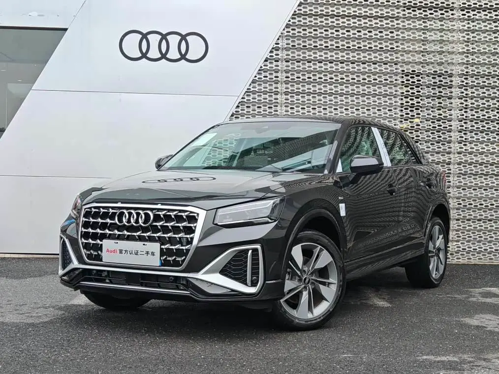 Audi Q2L 2025 — Фото 1/16
