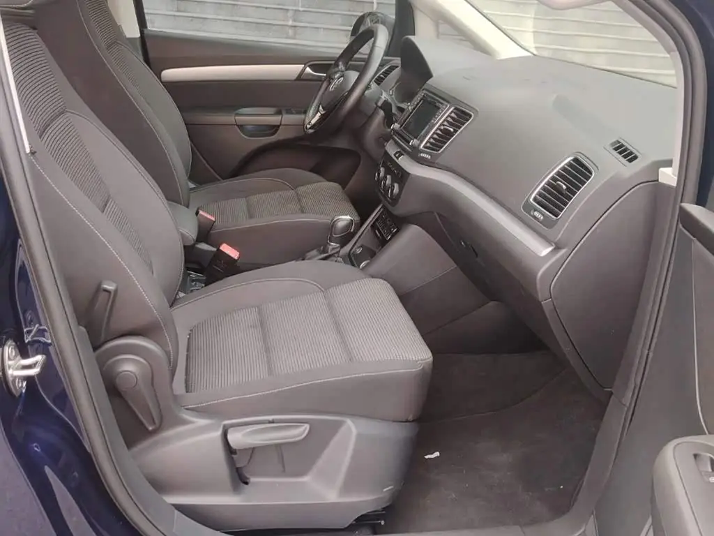 Volkswagen Sharan 2019 — Фото 10/11