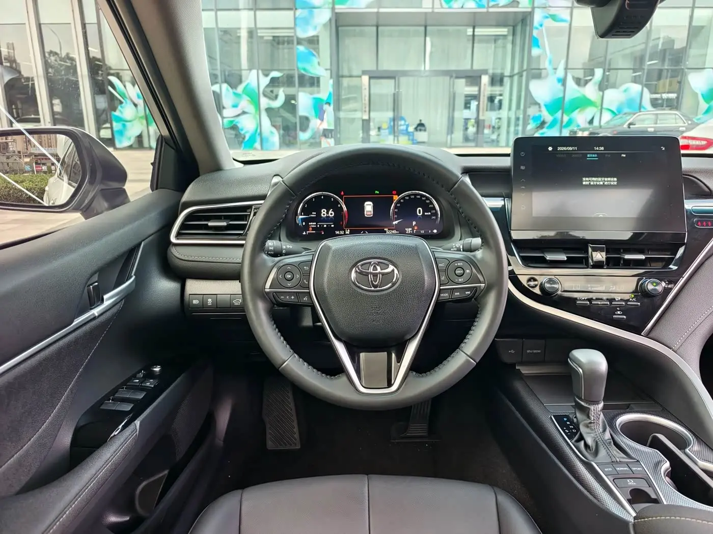 Toyota Camry 2023 — Фото 15/20