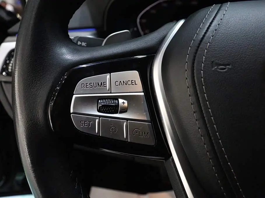 BMW 5 Series 2020 — Photo 16/20