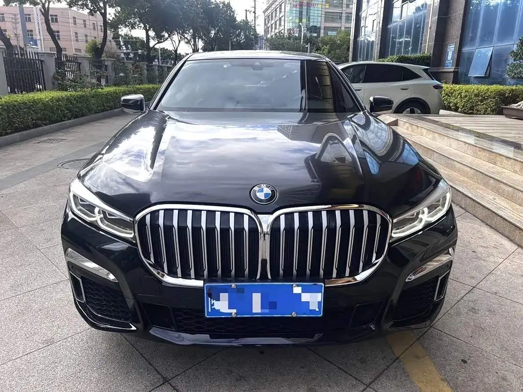 BMW 7 Series 2020 — Photo 2/10