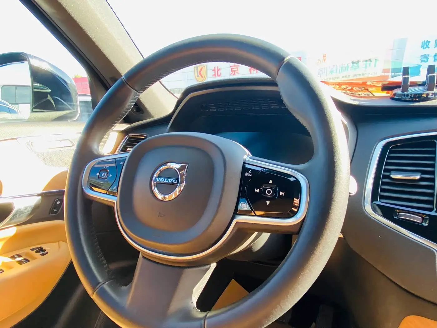 Volvo XC90 2018 — Фото 16/20