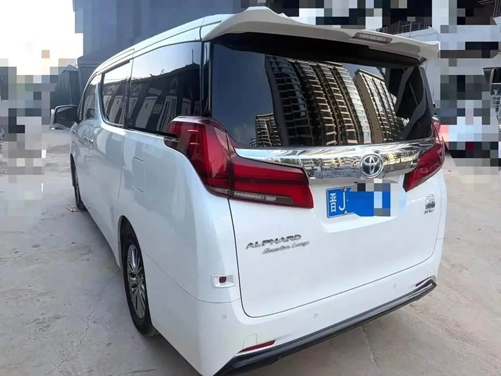 Toyota Alphard 2022 — Photo 3/9