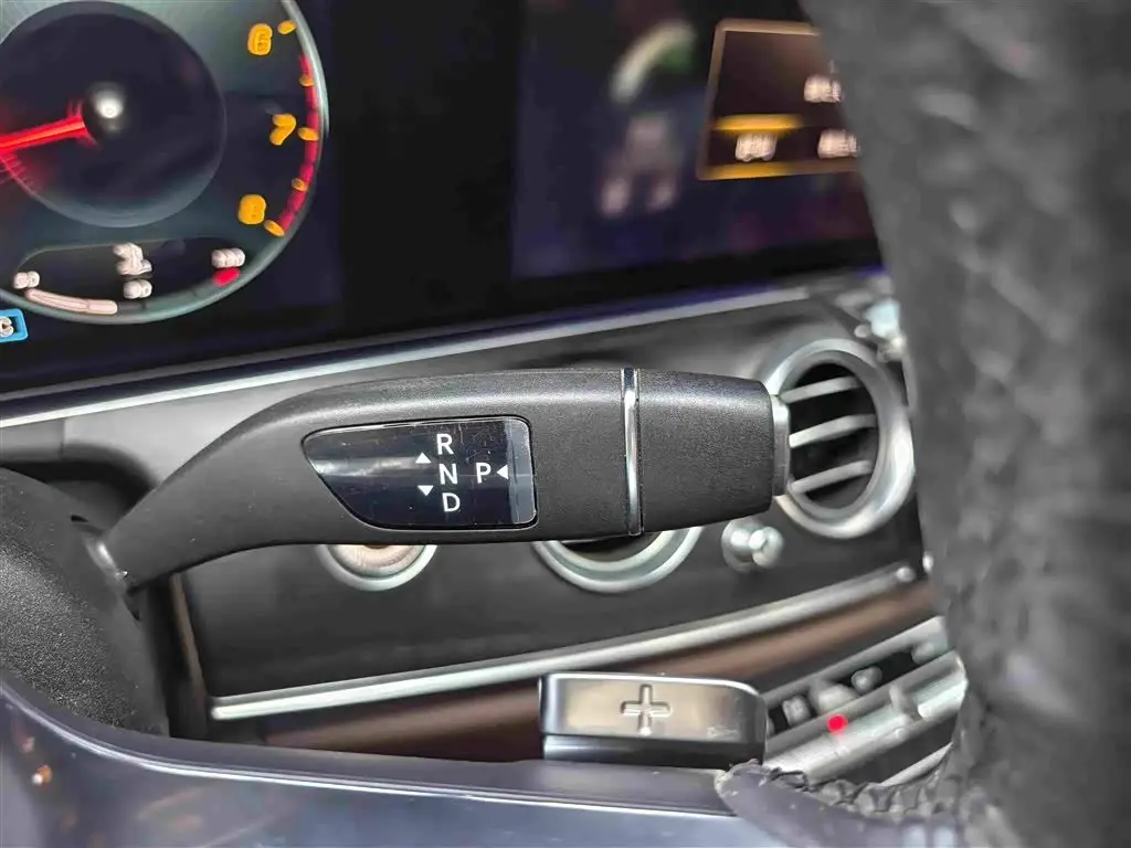 Mercedes-Benz E-Class 2021 — Photo 10/17