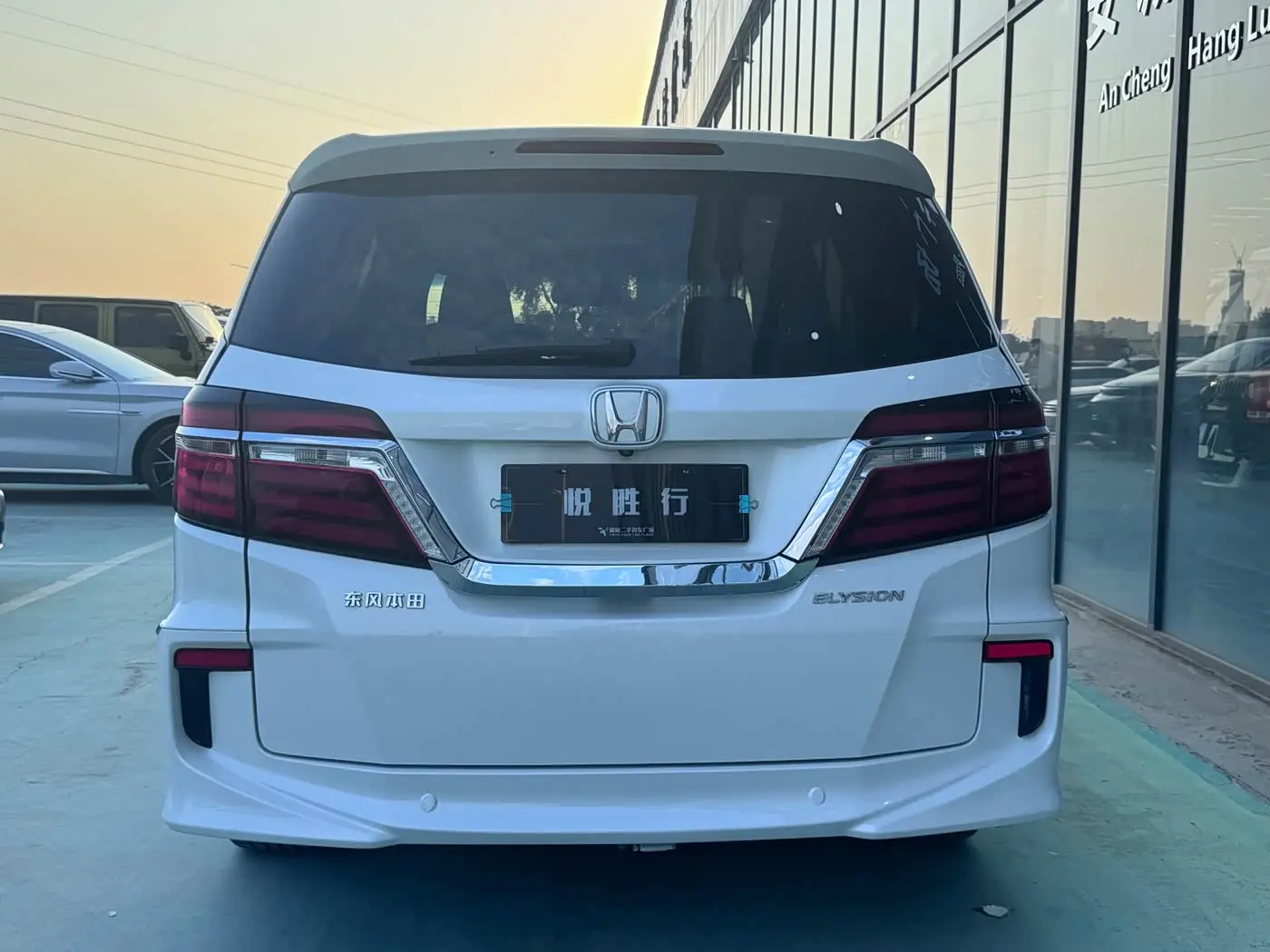 Honda Elysion 2017 — Photo 6/20