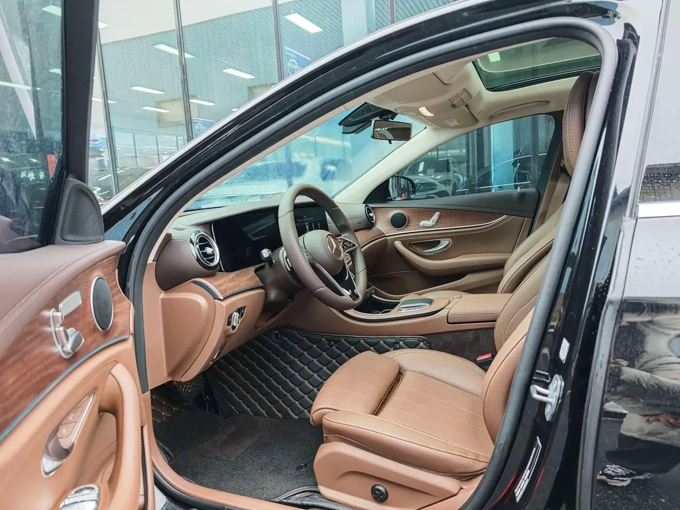 Mercedes-Benz E-Class 2023 — Фото 4/17
