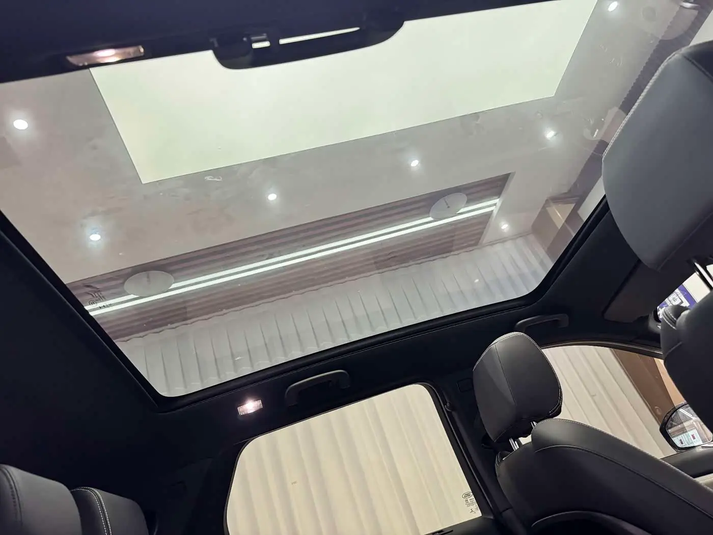 Land Rover Discovery Sport 2021 — Фото 18/20
