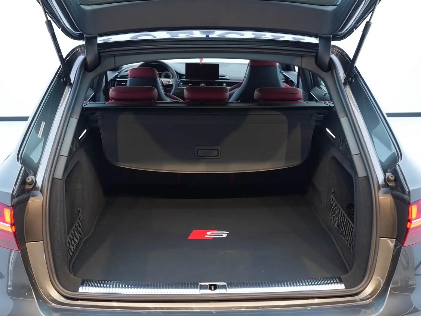 Audi S4 2025 — Фото 16/17