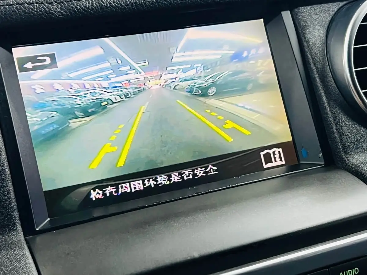 Land Rover Discovery 2016 — Photo 12/20