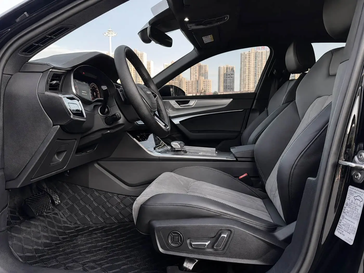 Audi A6L 2025 — Photo 7/12