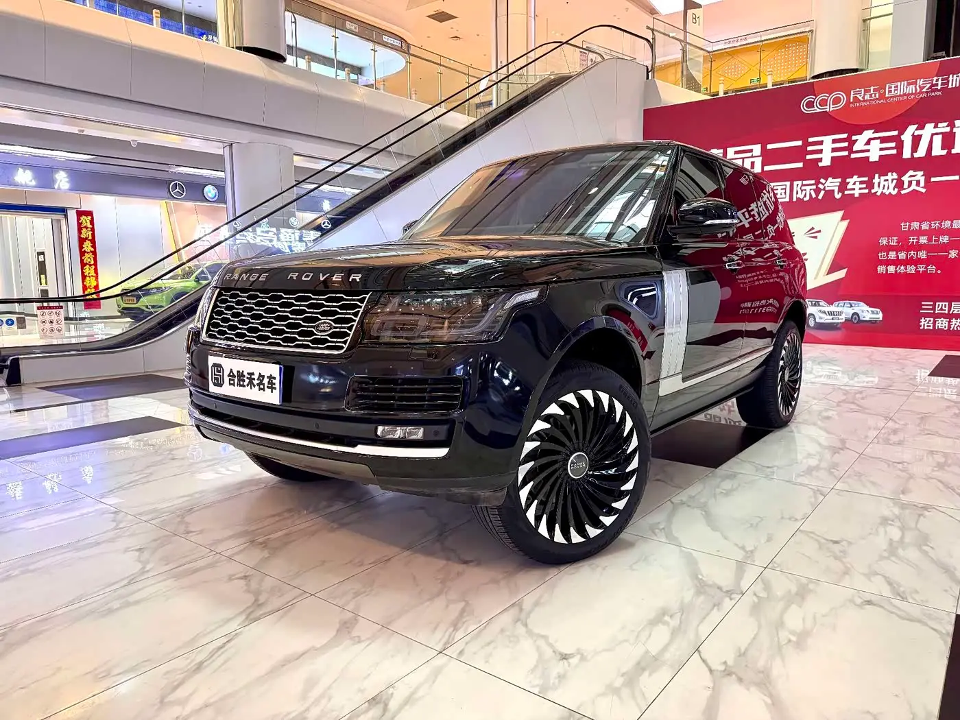 Land Rover Range Rover 2018 — Фото 1/10