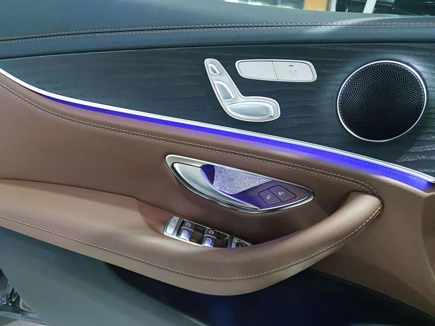 Mercedes-Benz E-Class 2023 — Фото 19/19