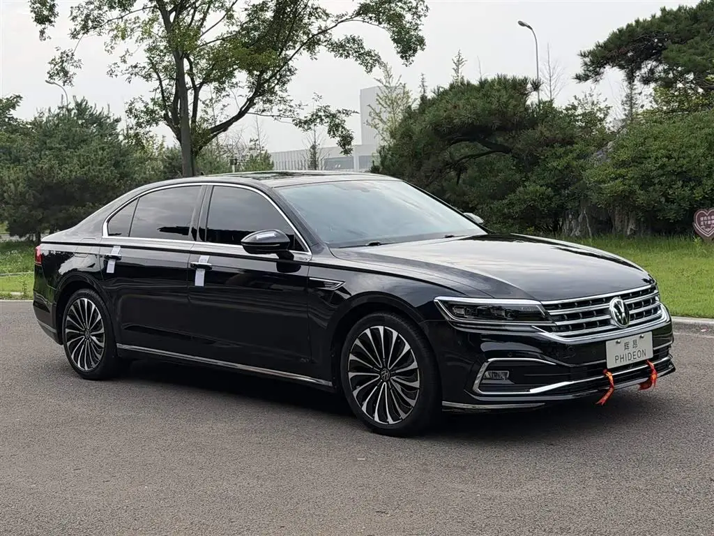 Volkswagen Phideon 2023 — Фото 3/9