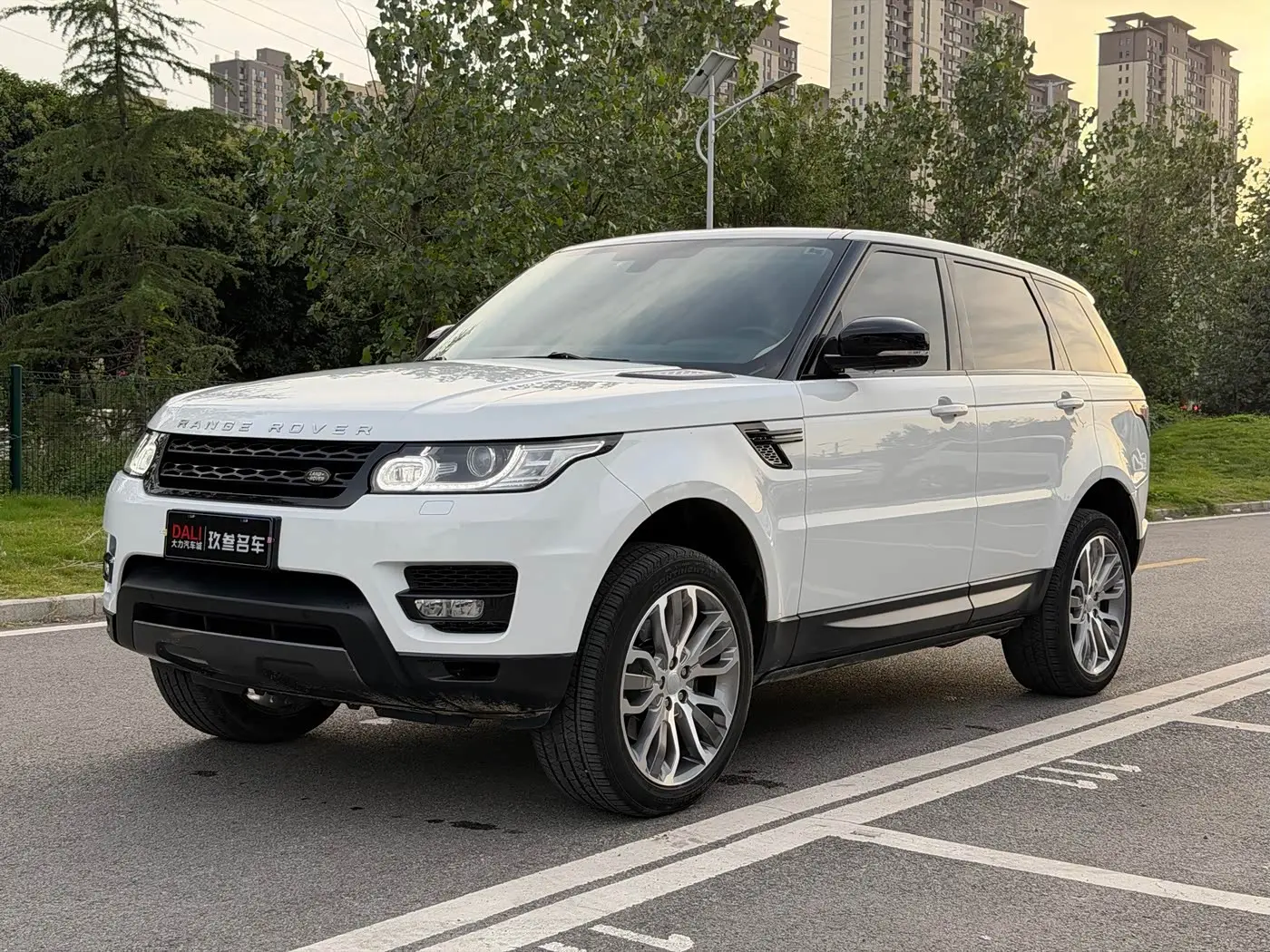 Land Rover Range Rover Sport 2015 — Photo 1/20