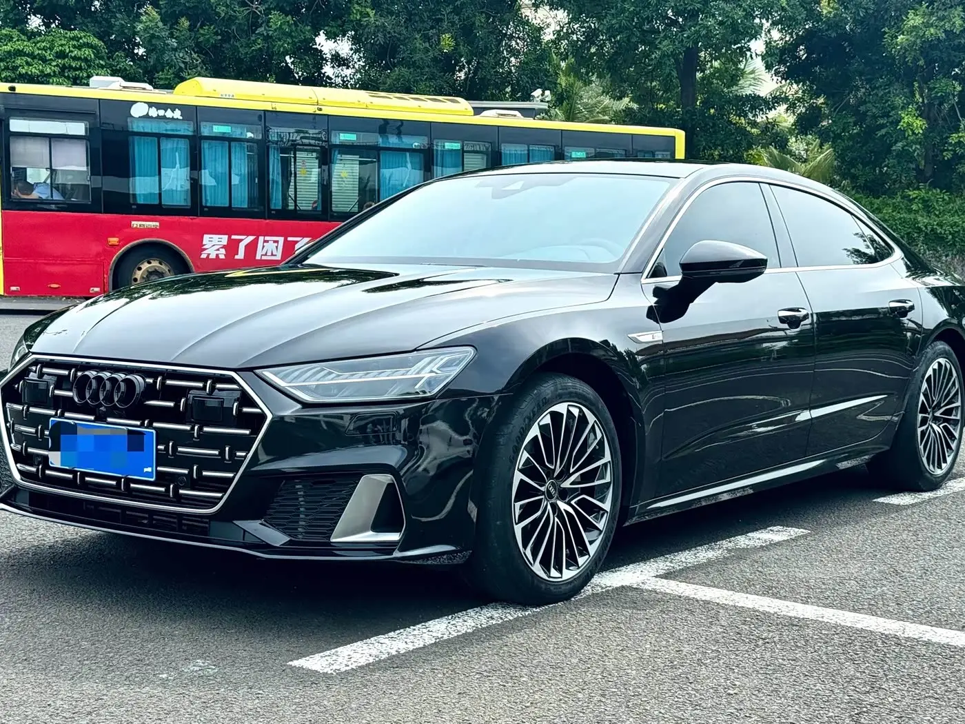 Audi A7L 2024 — Photo 1/9