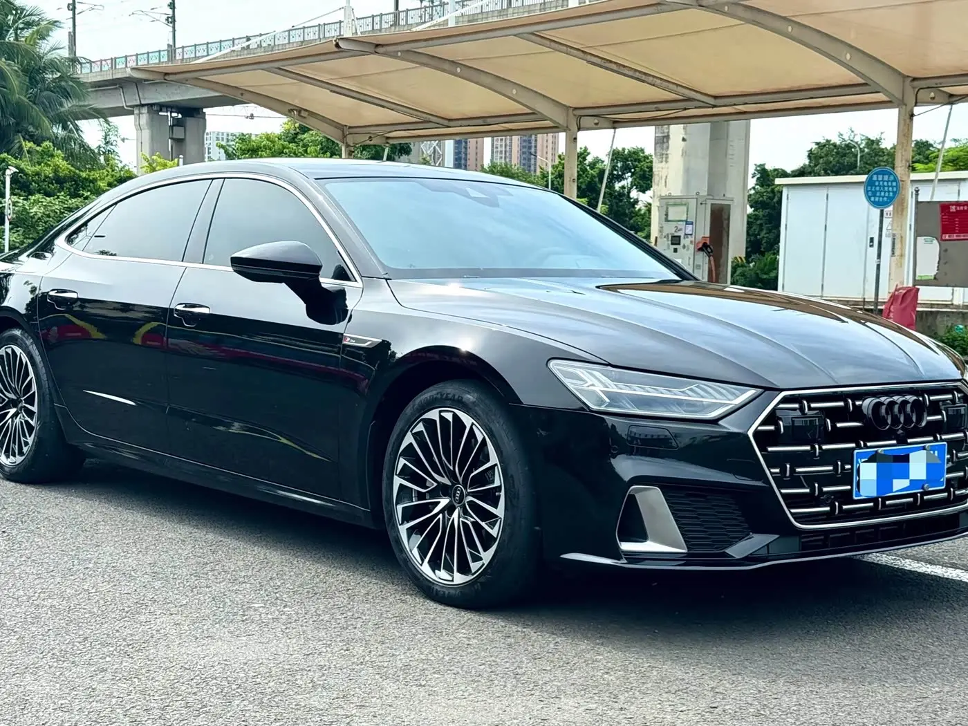 Audi A7L 2024 — Photo 3/9