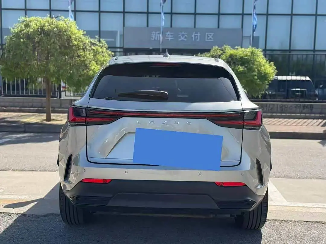 Lexus NX 2023 — Photo 5/9