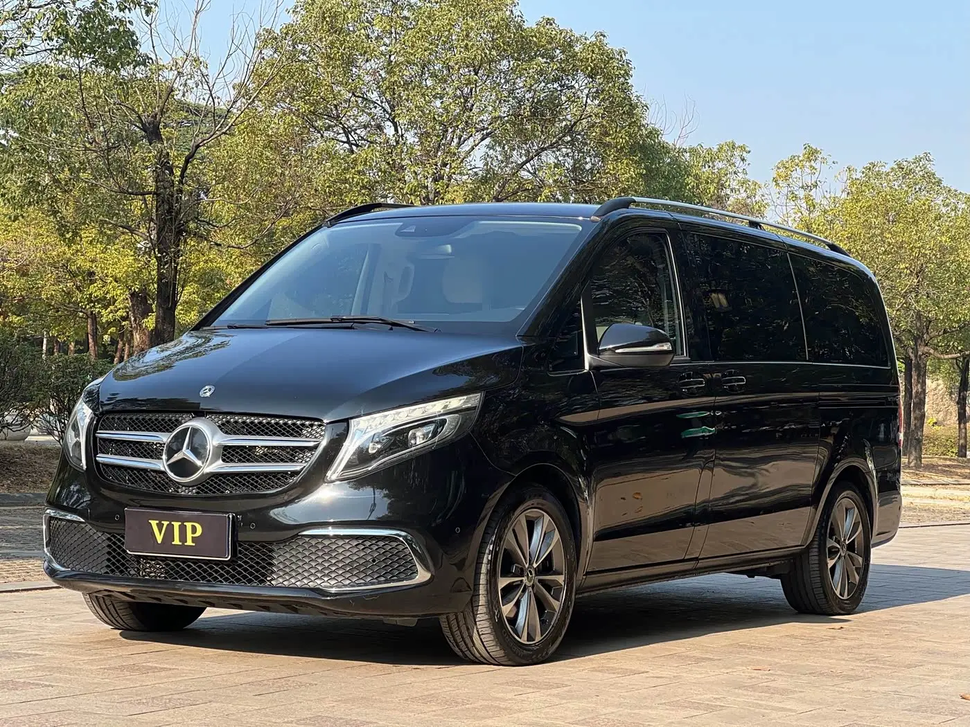 Mercedes-Benz V-Class 2022 — Фото 1/20