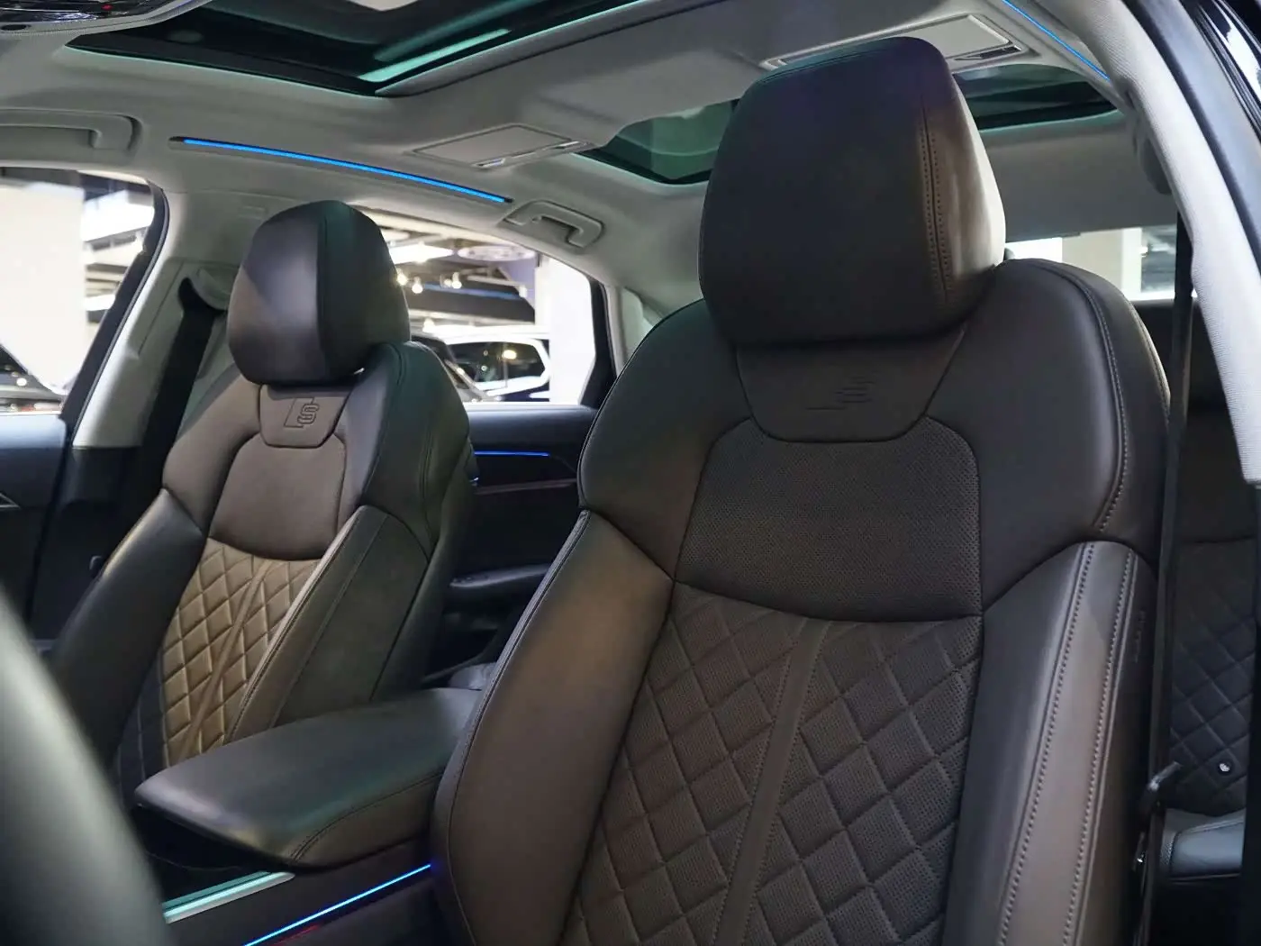 Audi A8 2022 — Photo 9/20