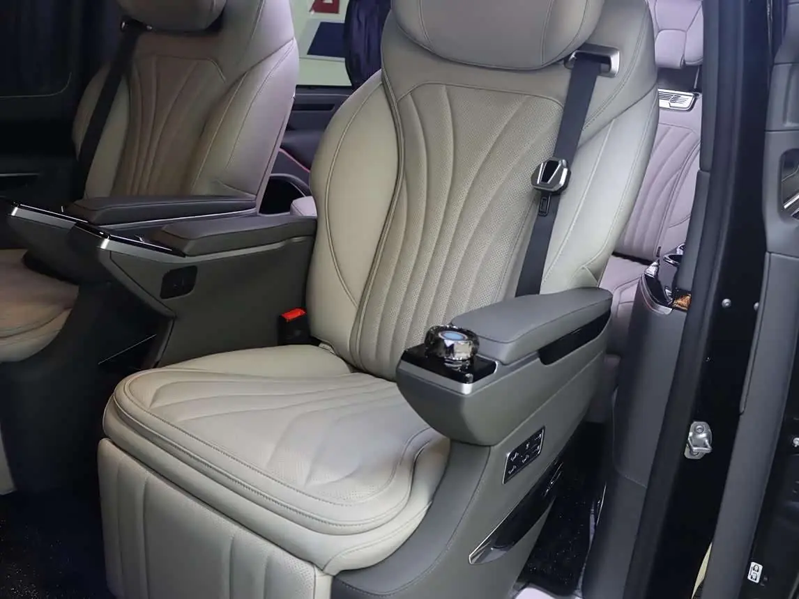 Mercedes-Benz V-Class 2025 — Фото 15/20