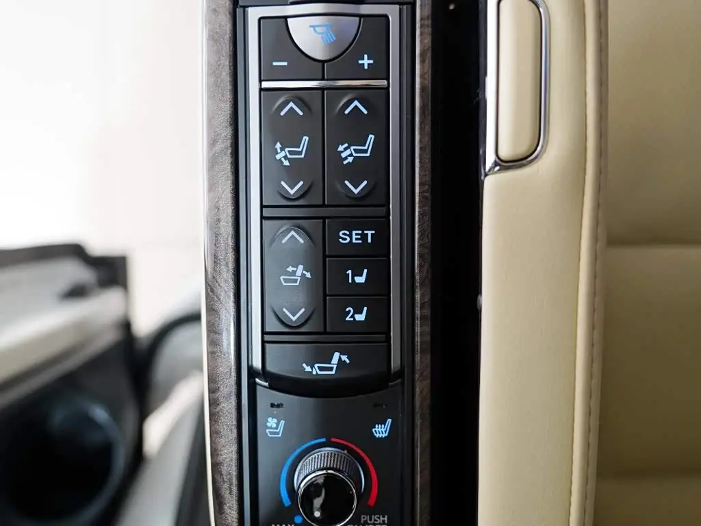 Toyota Vellfire 2023 — ფოტო 16/20