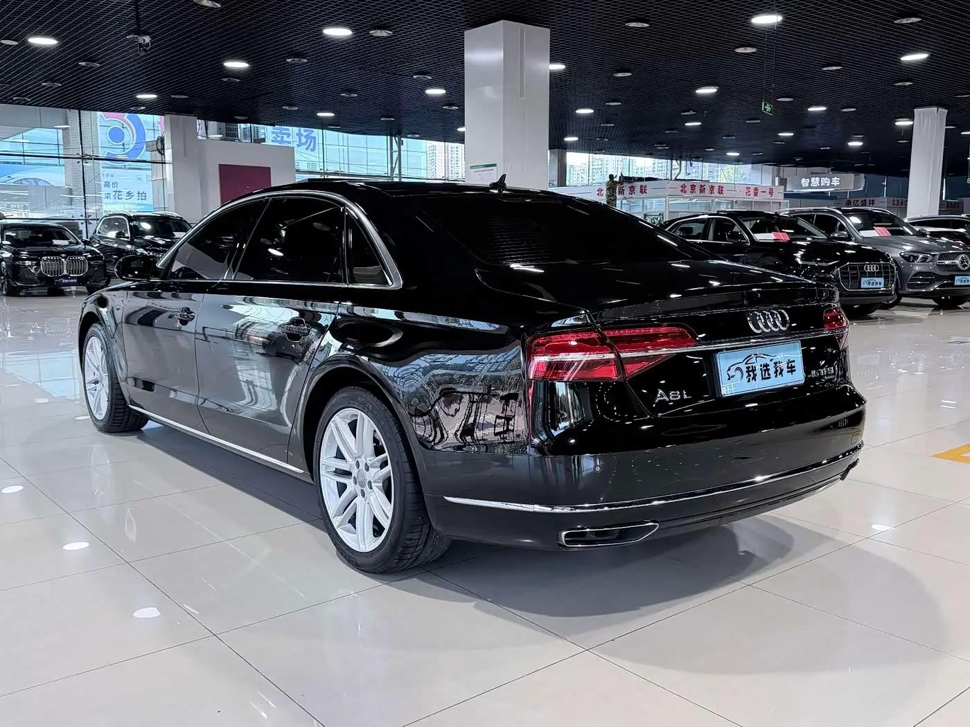 Audi A8 2016 — Фото 19/20