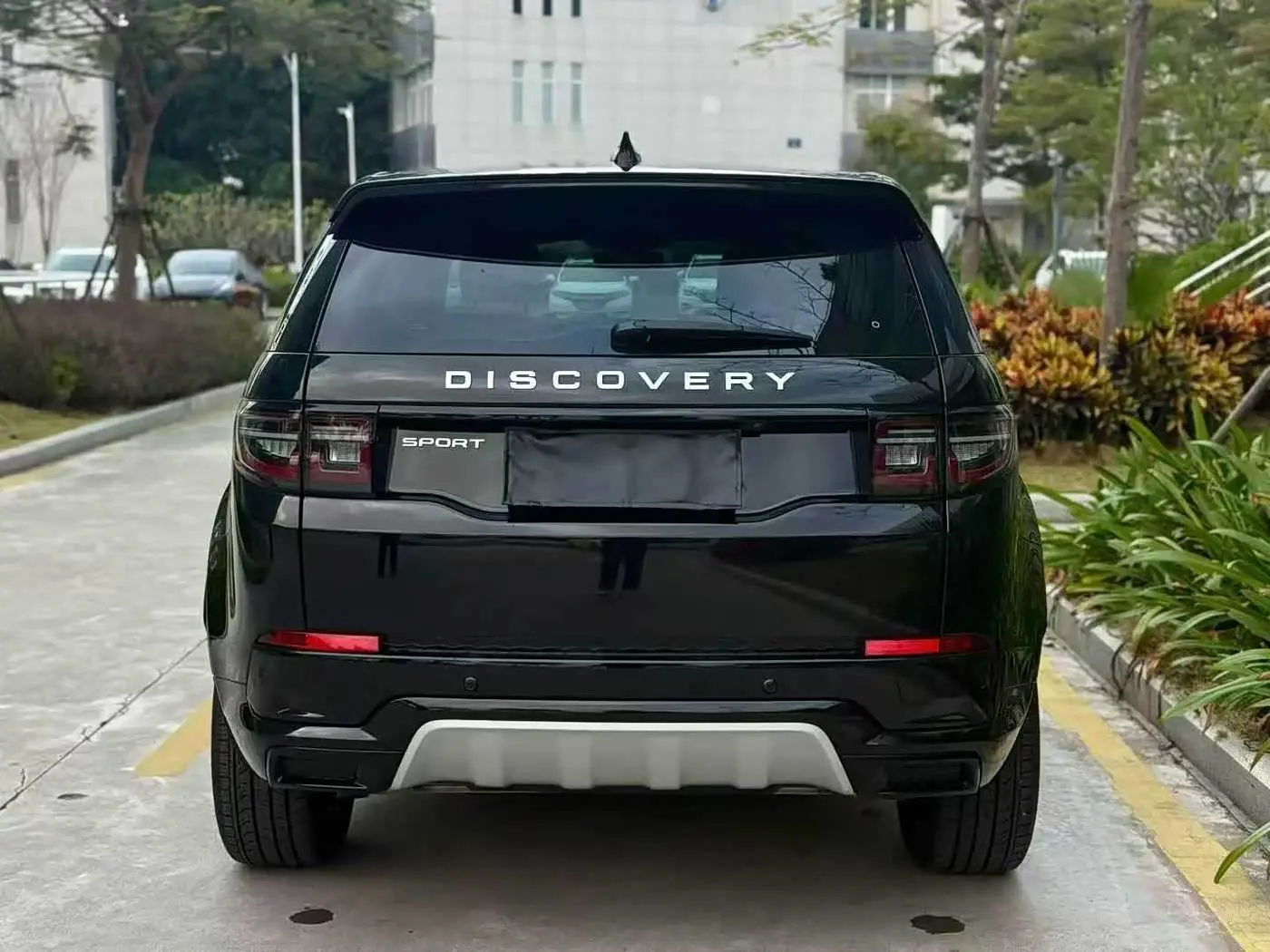 Land Rover Discovery Sport 2024 — Фото 7/9