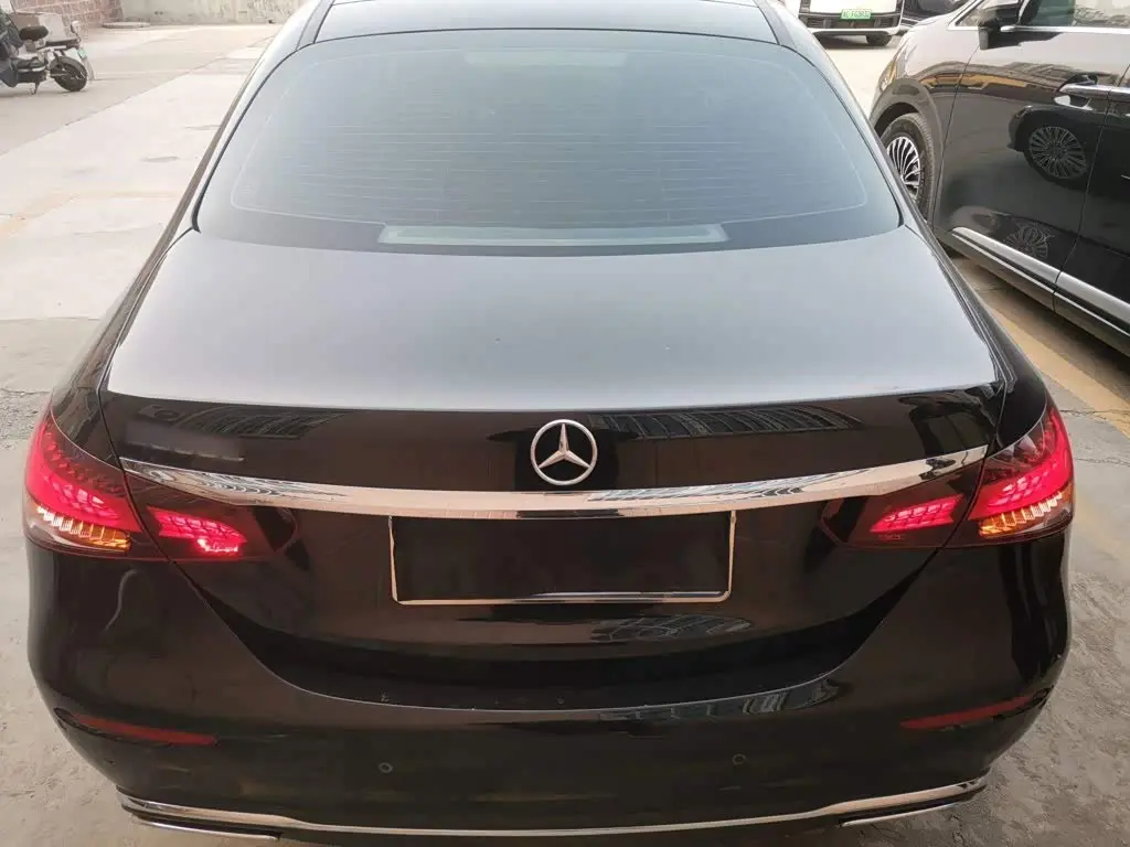 Mercedes-Benz E-Class 2022 — Photo 5/20