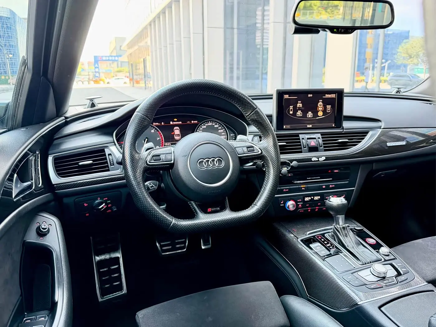 Audi S6 2015 — Фото 16/17