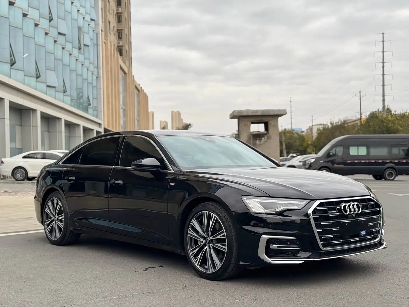 Audi A6L 2023 — Фото 3/17
