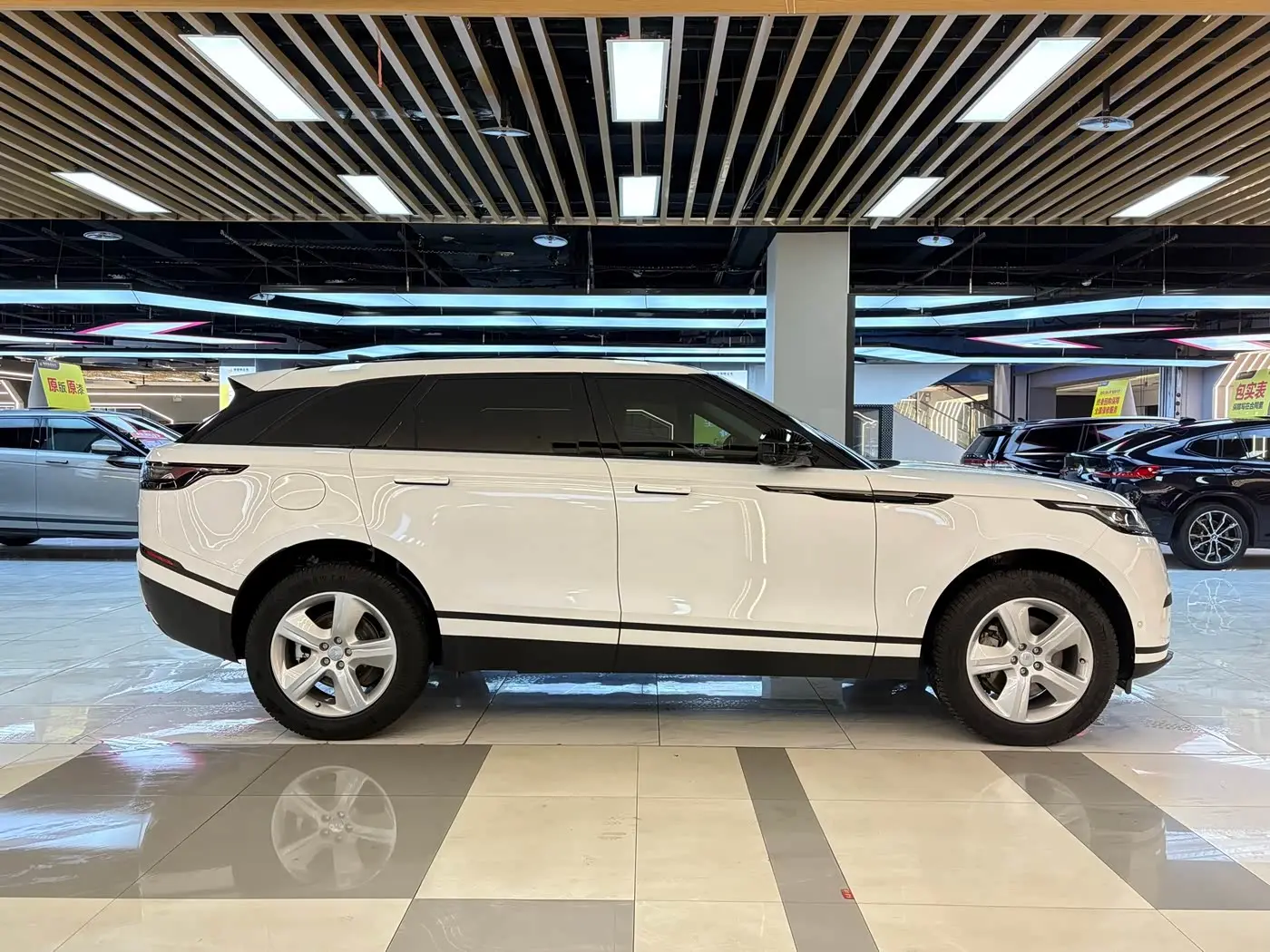 Land Rover Range Rover Velar 2024 — Фото 6/20