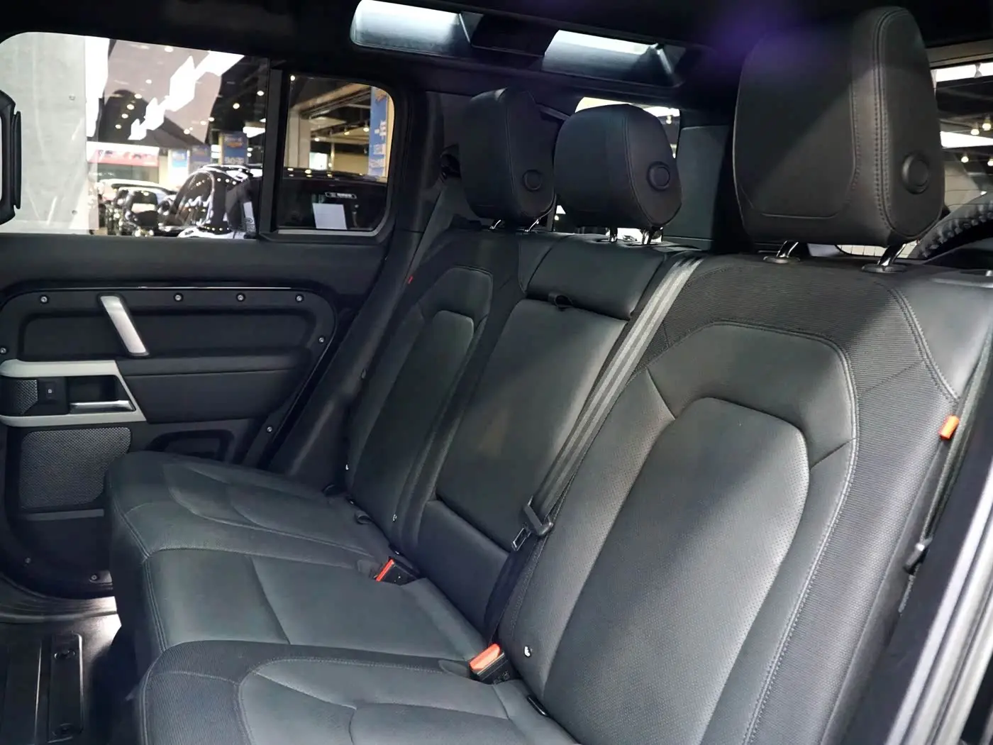 Land Rover Defender 2023 — Photo 12/20