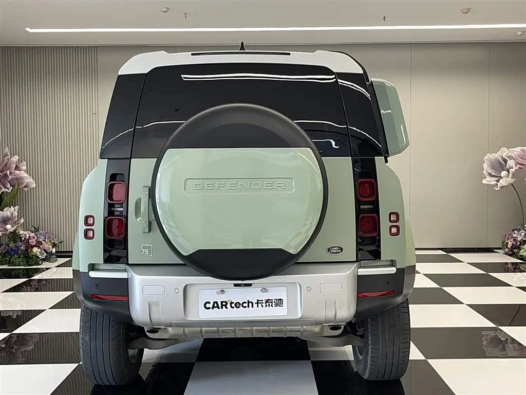 Land Rover Defender 2023 — Фото 5/20