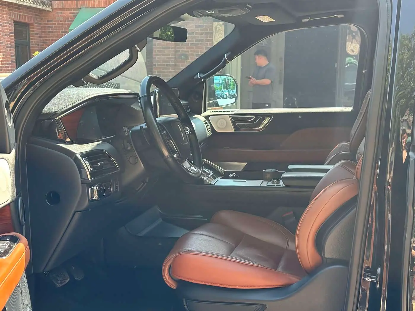 Lincoln Navigator 2020 — Photo 7/20