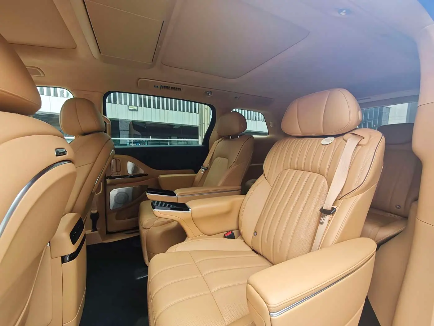 Voyah Auto Voyah Dreamer 2024 — Photo 13/20