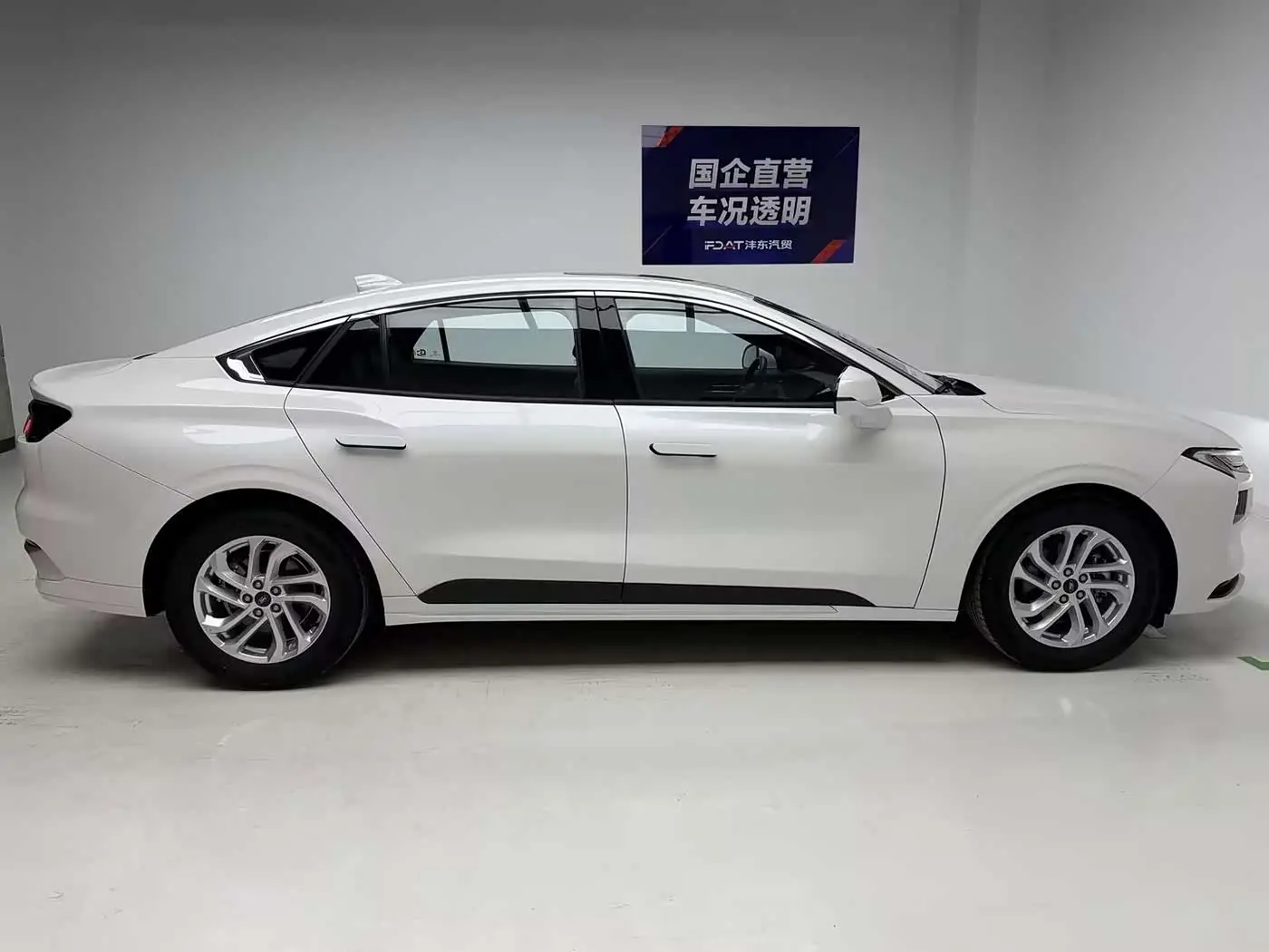 Ford Mondeo 2023 — ფოტო 7/18