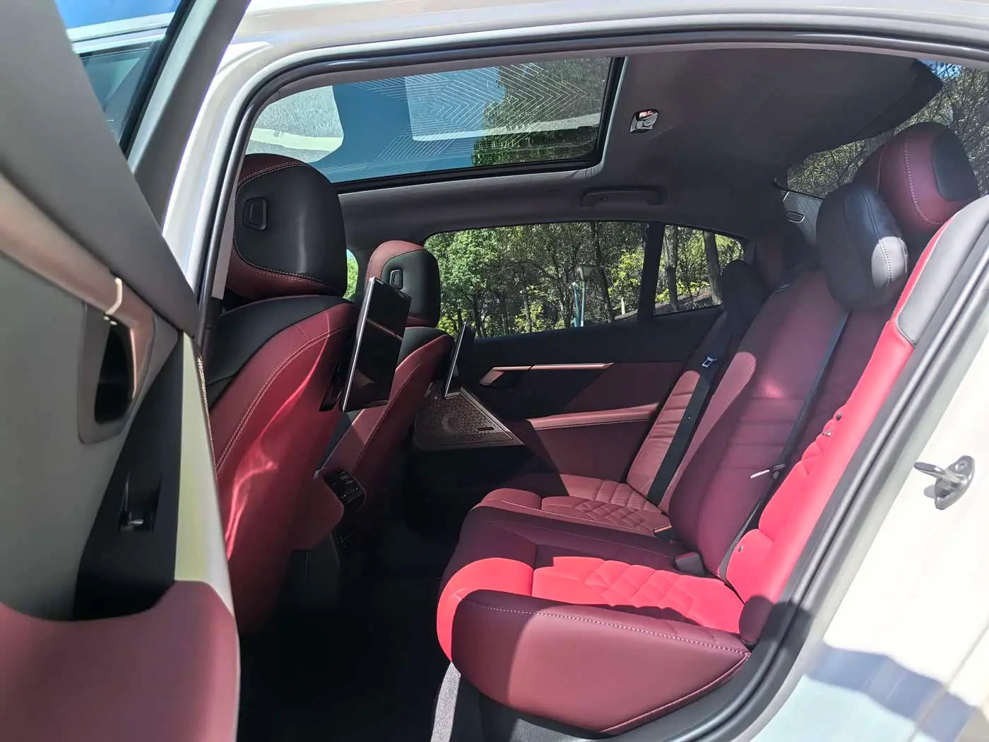 BMW 5 Series 2024 — Photo 7/15