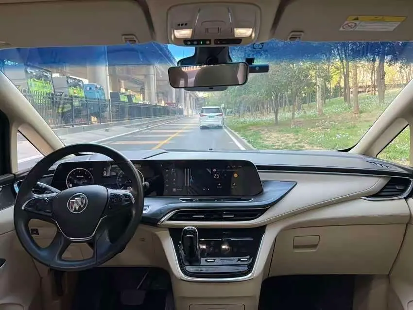 Buick GL8 2022 — Photo 10/16