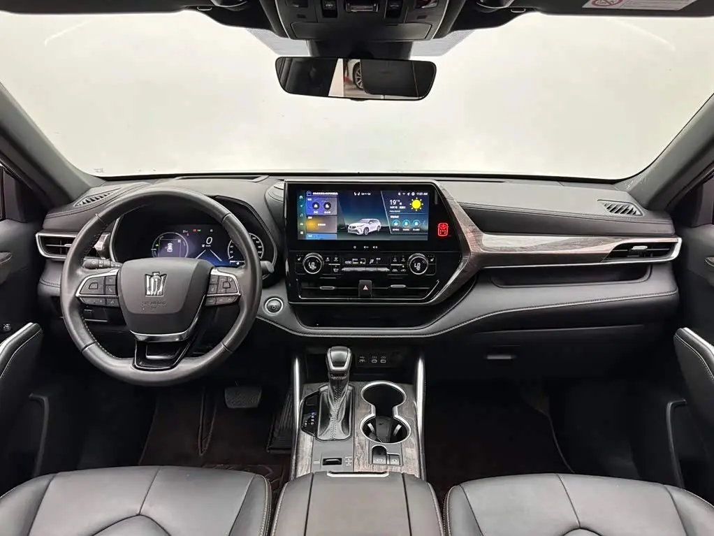 Toyota Crown Kluger 2024 — Photo 10/15