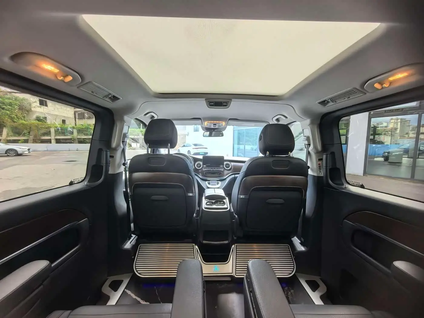 Mercedes-Benz V-Class 2023 — Şəkil 11/14