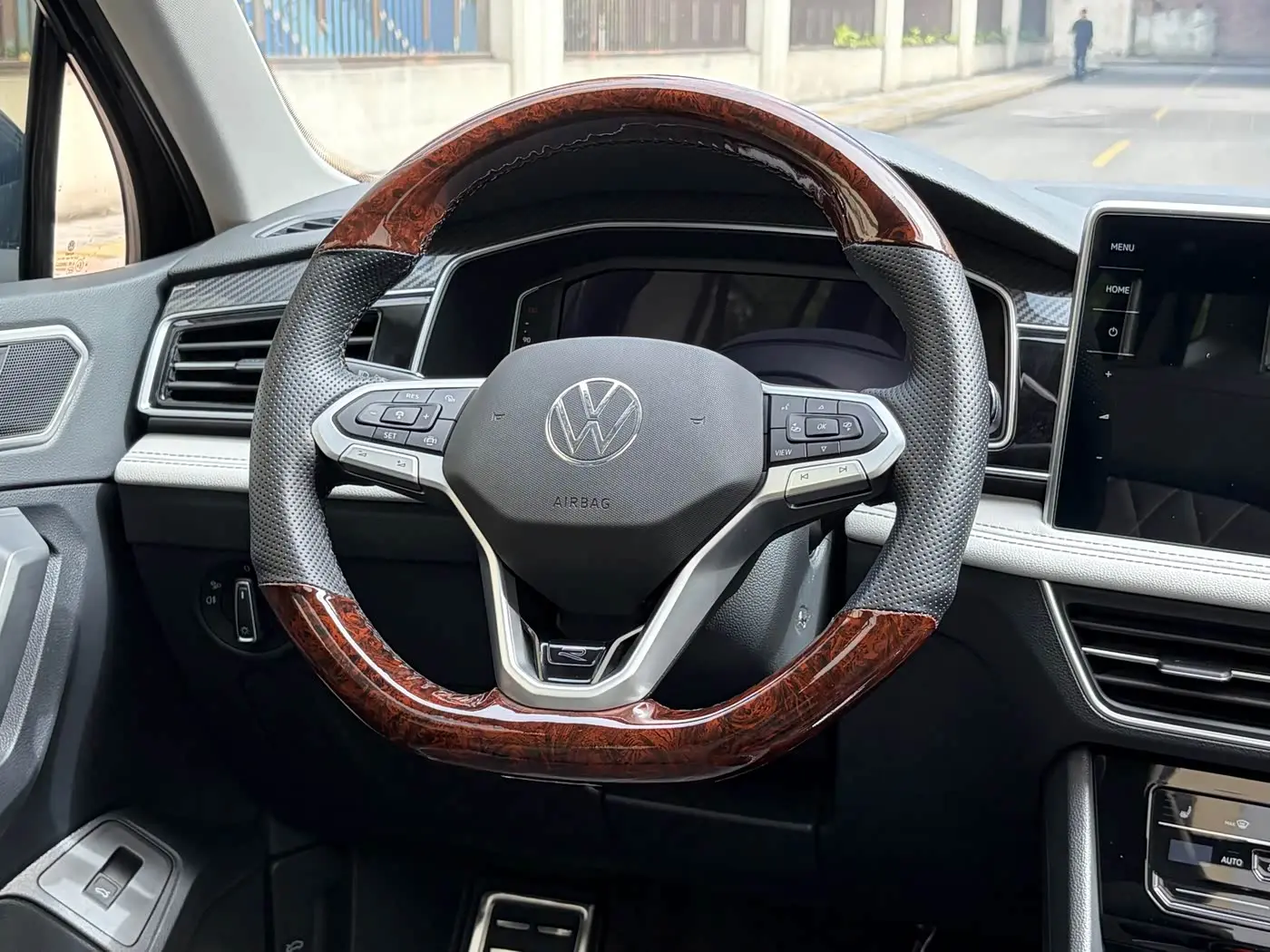 Volkswagen Tiguan L 2025 — Фото 17/20