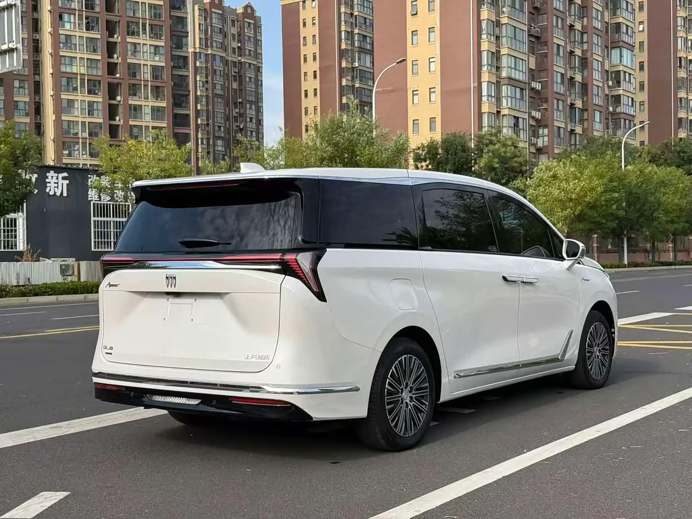 Buick GL8 New Energy 2024 — Photo 7/20