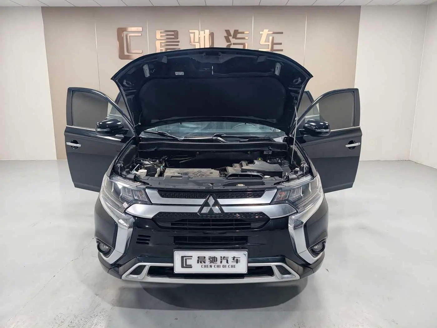Mitsubishi Outlander 2021 — Photo 9/17
