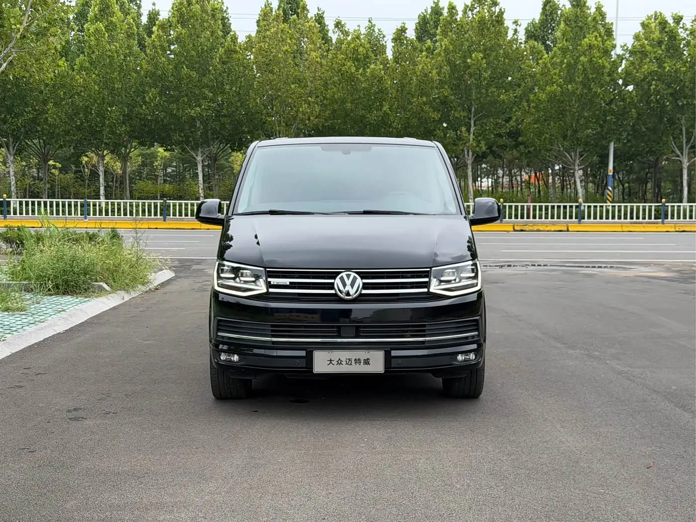 Volkswagen Multivan 2017 — Фото 2/20