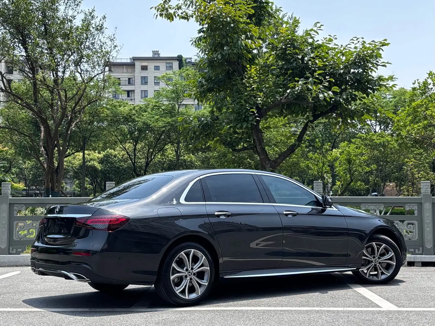 Mercedes-Benz E-Class 2022 — Photo 4/20