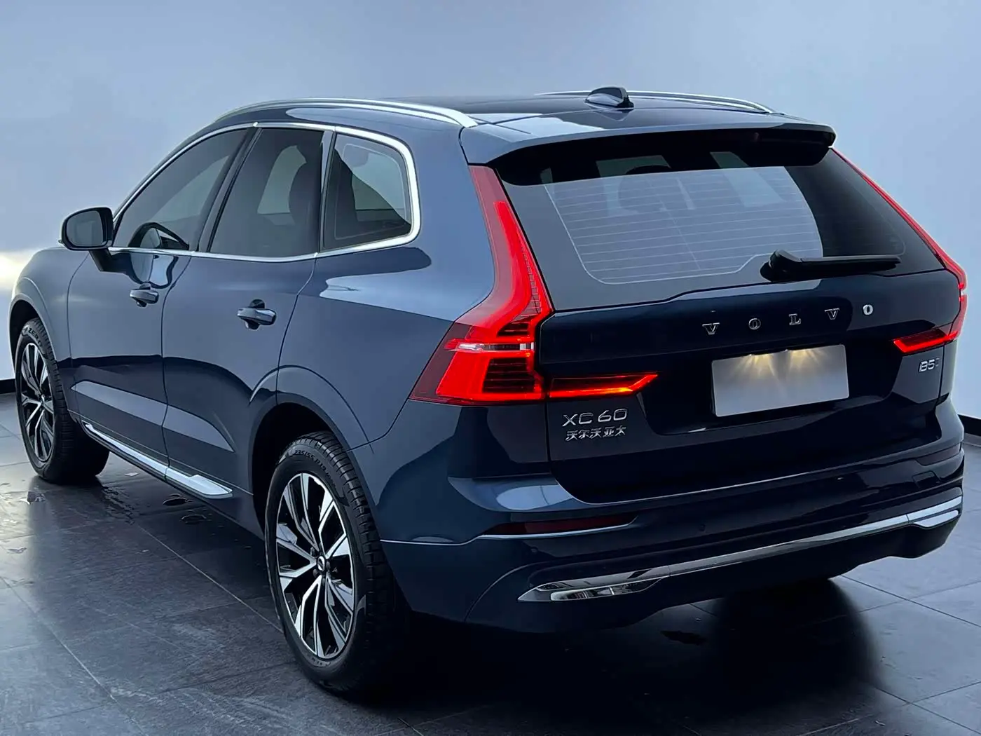 Volvo XC60 2023 — Фото 5/20