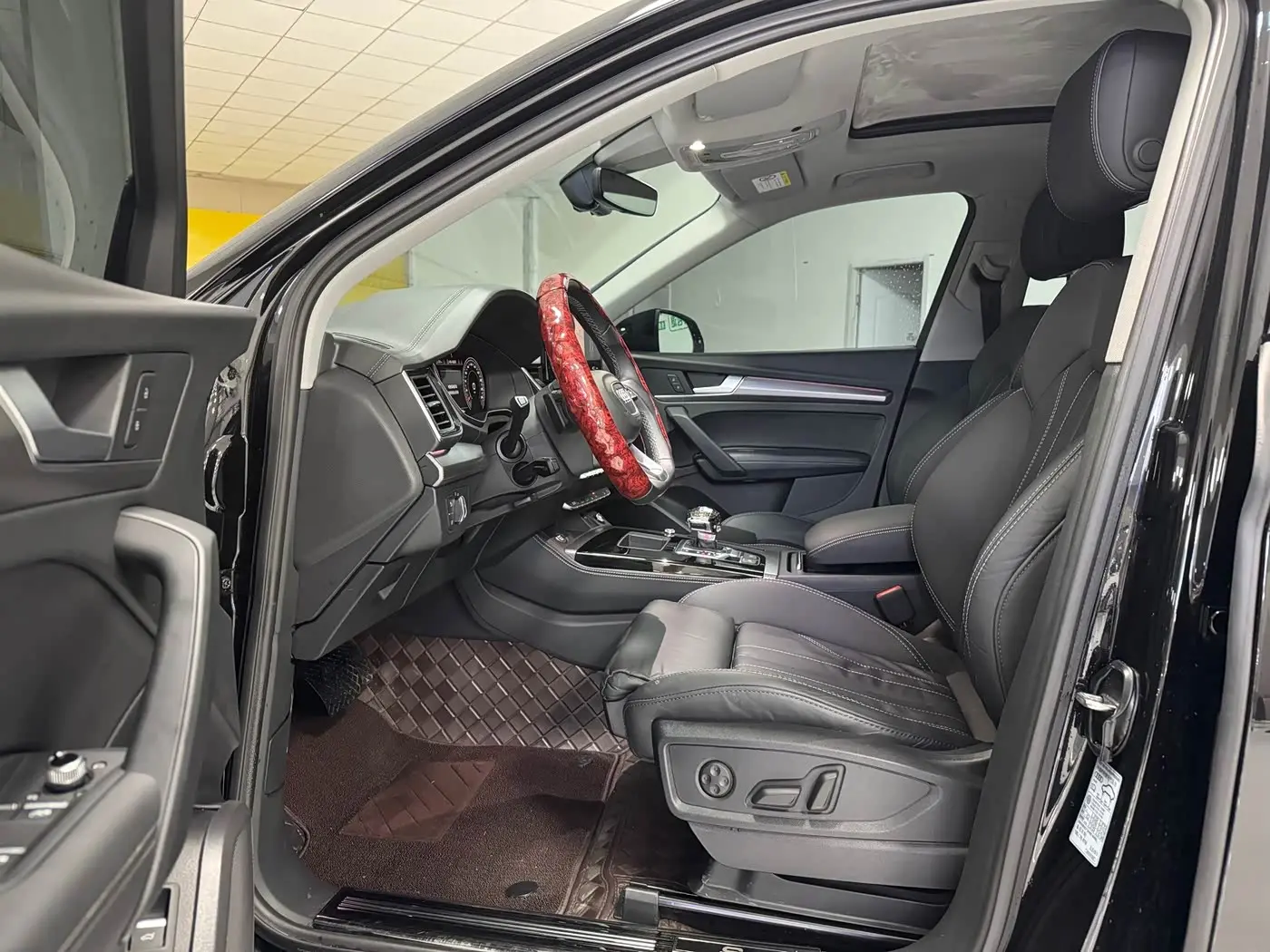 Audi Q5L 2023 — Фото 4/9