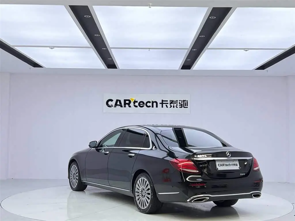 Mercedes-Benz E-Class 2020 — Photo 3/20